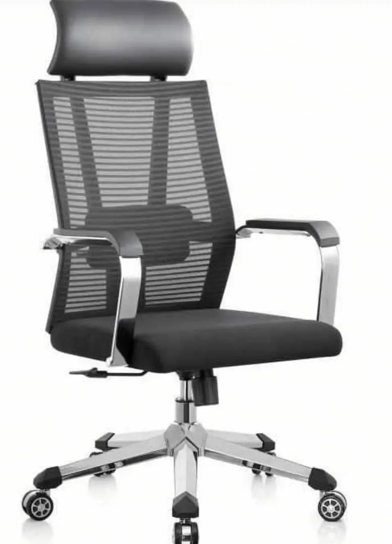 Fauteuil de bureau ergonomique en maille – Têtière et accoudoirs chromés