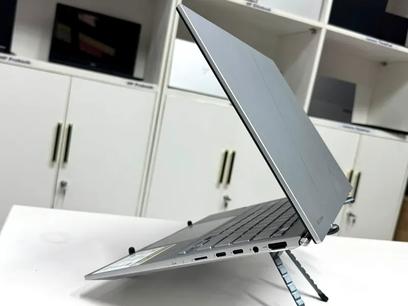 Ordinateurs portables ASUS Zenbook 14 OLED et HP convertible Intel Core i7 – photo 1