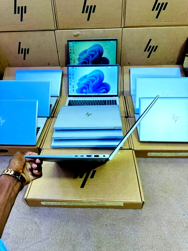 Ordinateur portable HP EliteBook argenté sous Windows 11 – photo 2