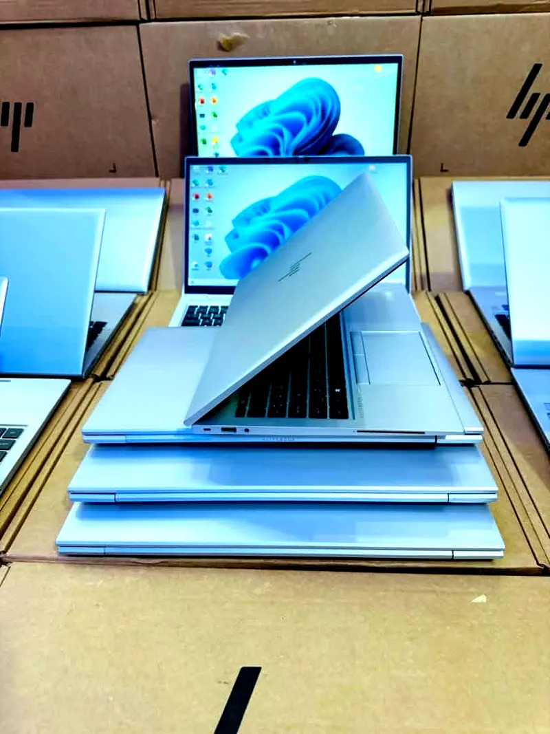Ordinateur portable HP EliteBook argenté sous Windows 11 – photo 3