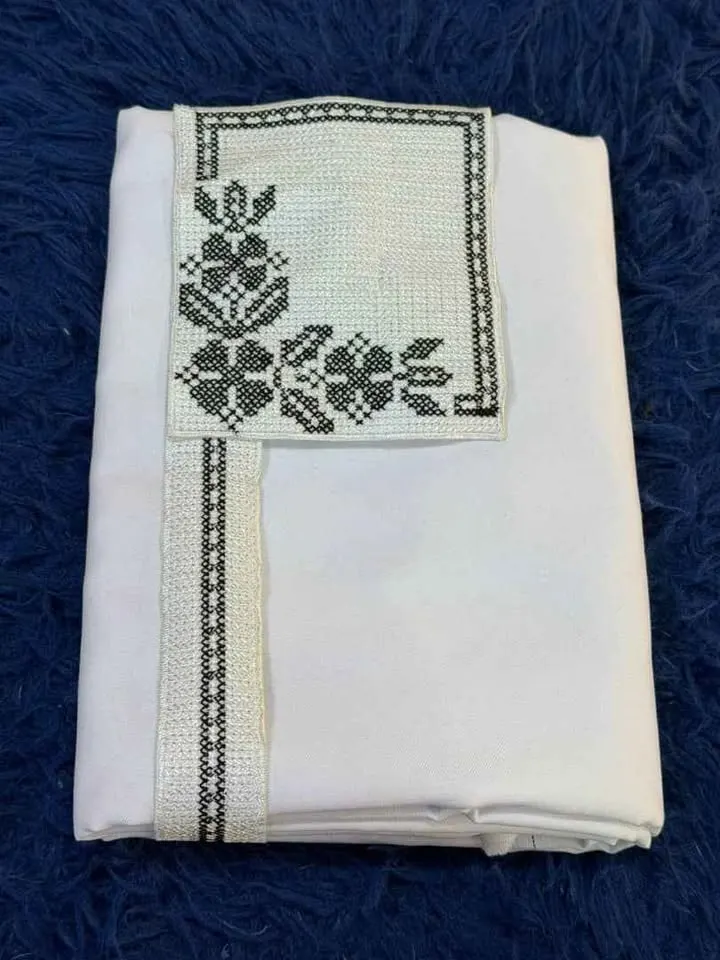Tissu brodé – photo 1