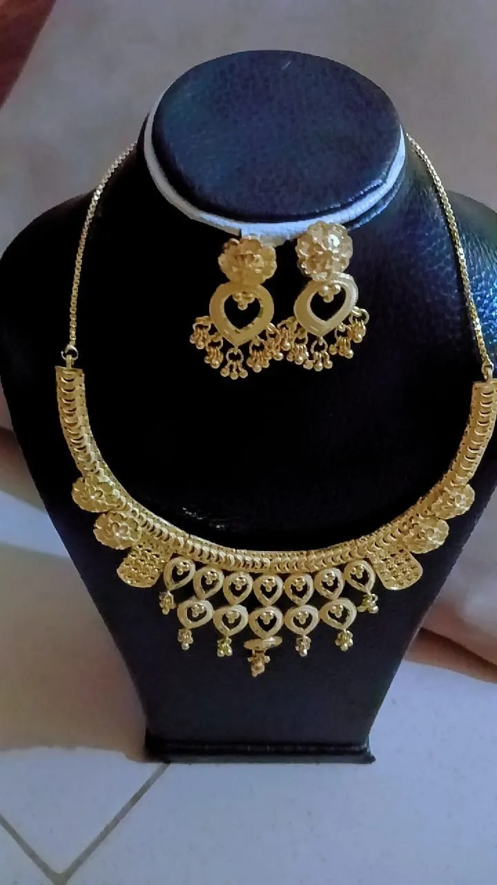 Collier & Boucles d'Oreilles Style Oriental Doré très belle