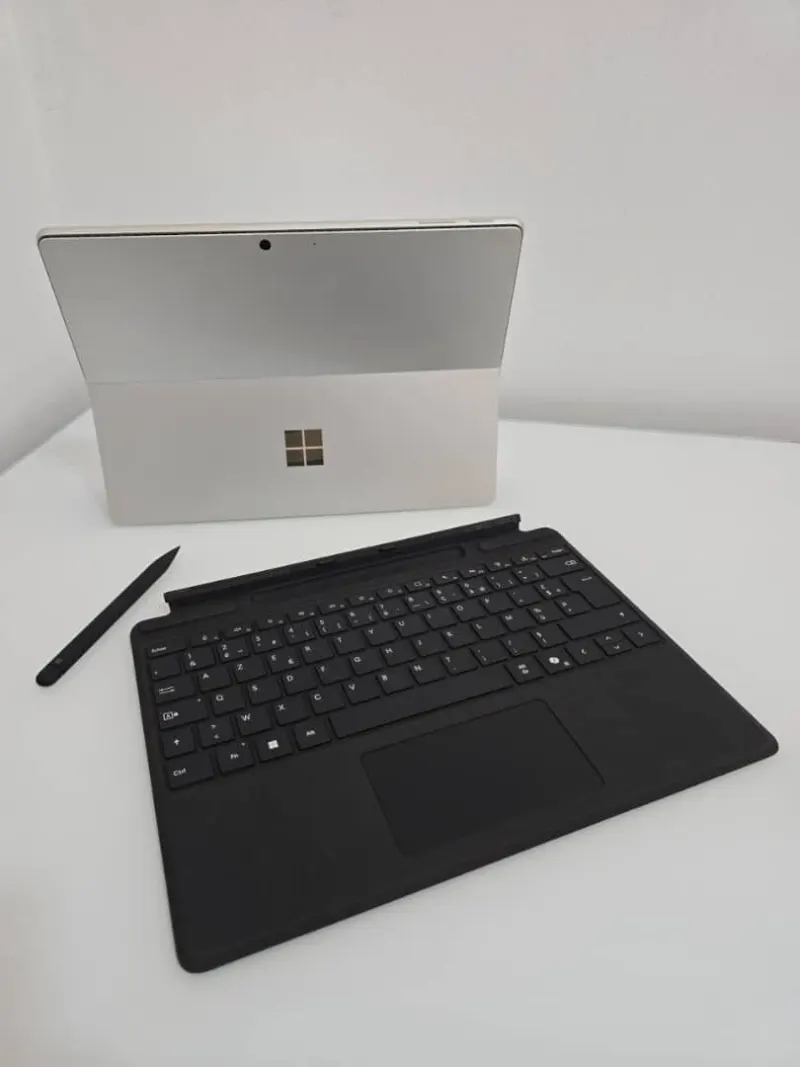 Microsoft Surface Pro 9 intel Cor i5 – 256GB  8GB RAM (avec Stylo) – photo 2