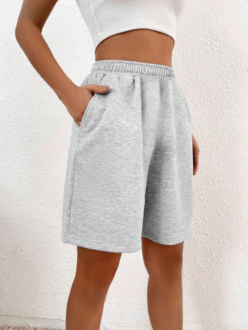 1764301025b1b514c522dcaa64defebde322b77b6a_thumbnail_900x_thumbnail_810x Short décontracté gris léger sportif – Image 1