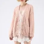 Gilet ample rose clair en maille épaisse avec boutons