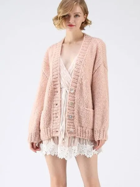 Gilet ample rose clair en maille épaisse avec boutons