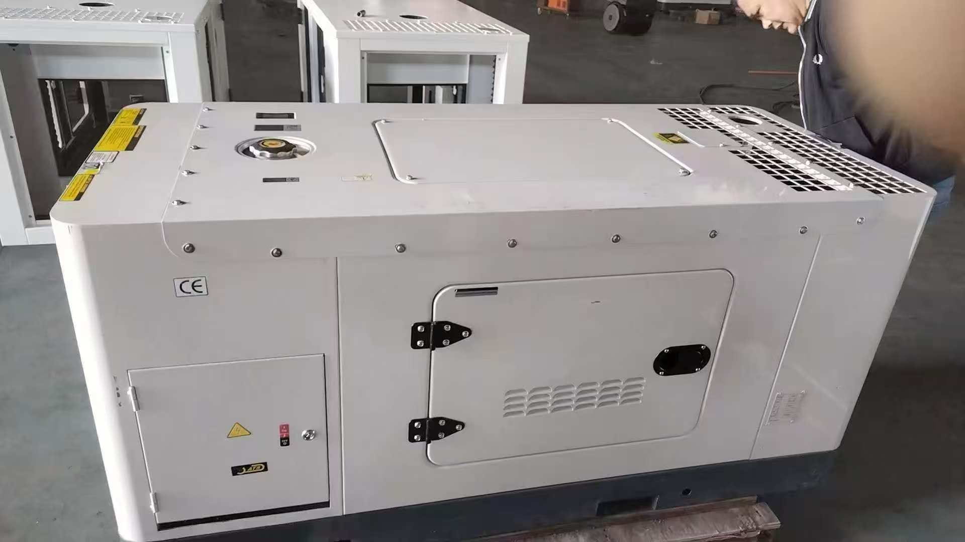 Groupe électrogène silencieux blanc compact 30kVA Groupe électrogène silencieux blanc compact 30kVA