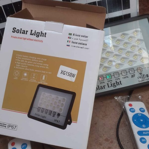 Lampadaire automatique 150W solaire LED