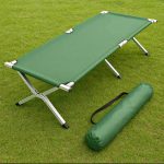 Lit de camping pliable en métal avec matelas