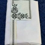 Tissu brodé