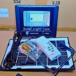 Projecteur solaire 50W avec panneau intégré