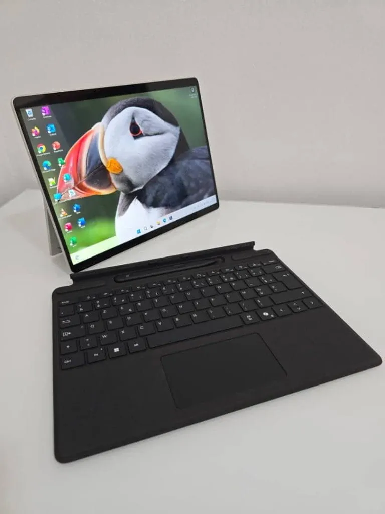 Microsoft Surface Pro 9 intel Cor i5 – 256GB 8GB RAM (avec Stylo)