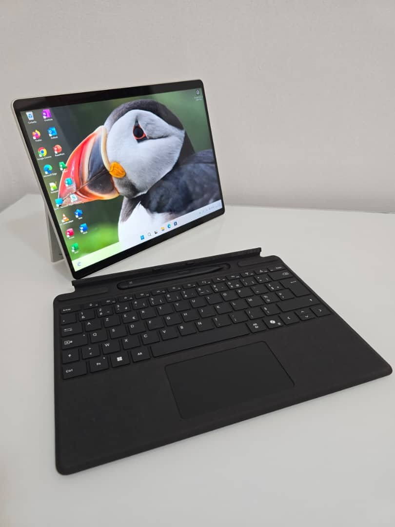 2026/07/1001088899.jpg Microsoft Surface Pro 9 intel Cor i5 – 256GB 8GB RAM (avec Stylo) – Image 1