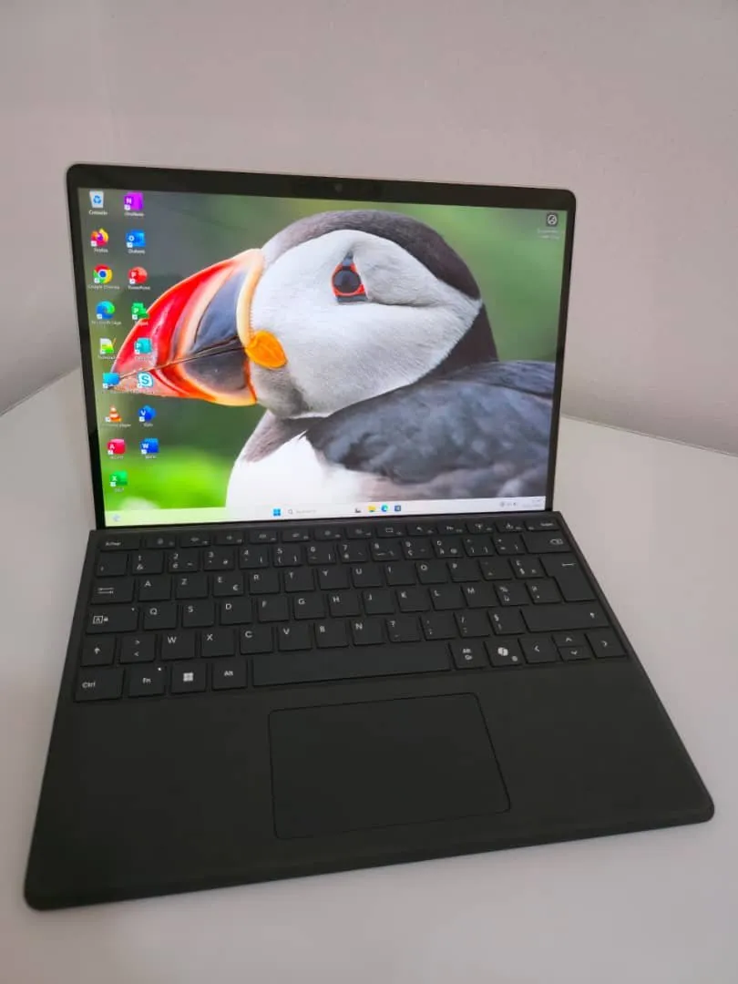 Microsoft Surface Pro 9 intel Cor i5 – 256GB  8GB RAM (avec Stylo) – Image 3