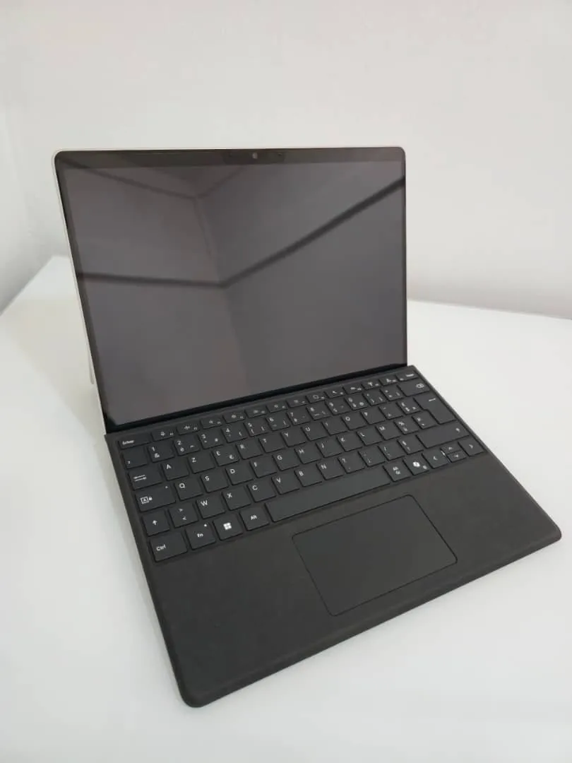 Microsoft Surface Pro 9 intel Cor i5 – 256GB  8GB RAM (avec Stylo) – Image 4