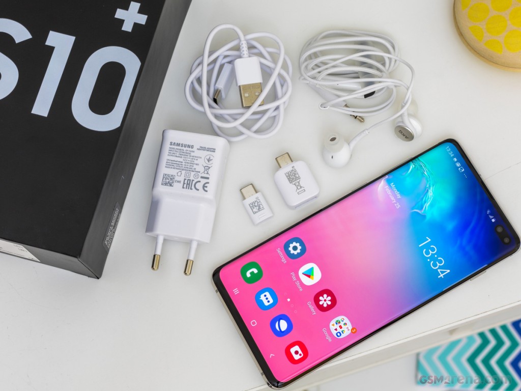 Samsung Galaxy S10 Plus 512 Go avec accessoires Samsung Galaxy S10 Plus avec carton, chargeur, câble et écouteurs