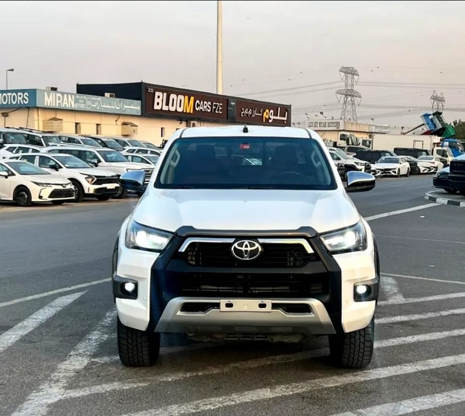 Toyota Hilux Adventure 2022 - 1 Toyota Hilux Adventure 2022 blanc - vue avant