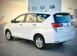 Toyota Innova GL 2009 blanche - vue avant