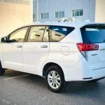 Toyota Innova GL 2009 blanche - vue avant