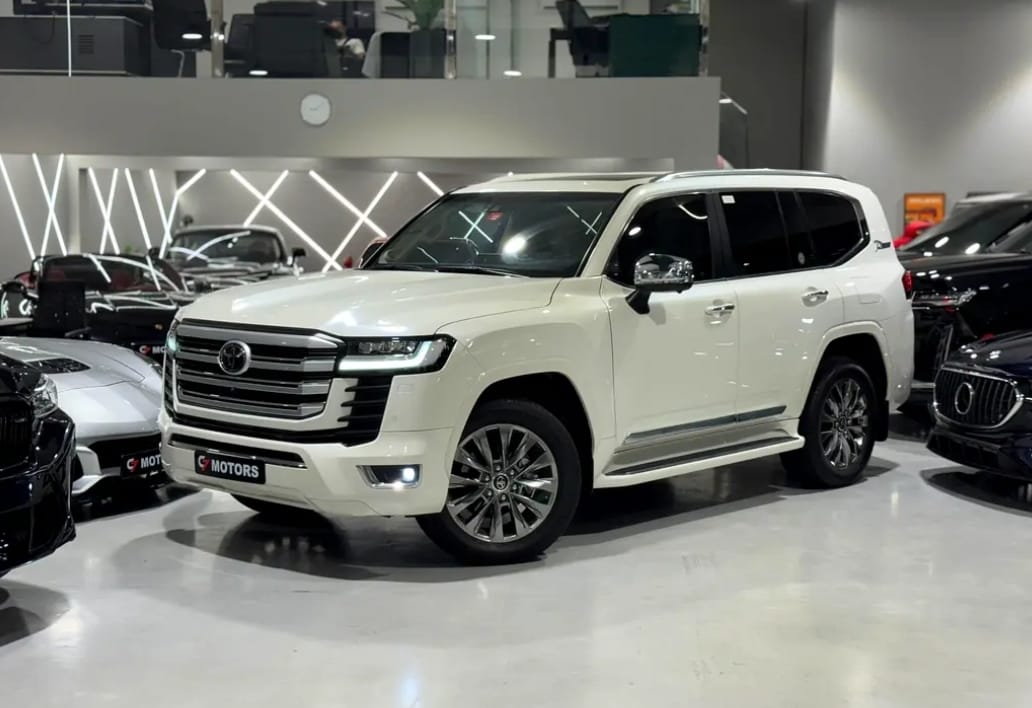Toyota Land Cruiser VXR 2023 - 1 Toyota Land Cruiser VXR 2023 blanc - vue avant