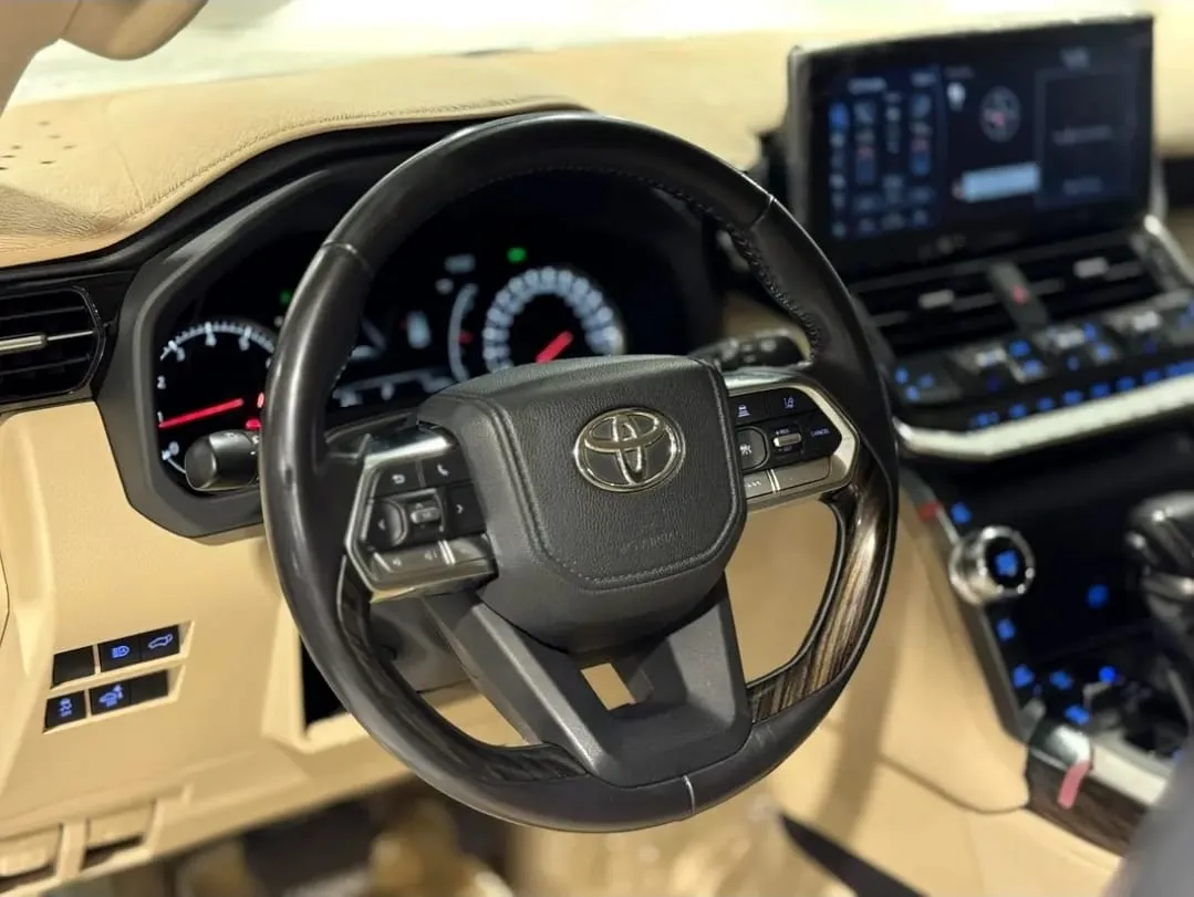 Toyota Land Cruiser VXR 2023 - vue 5