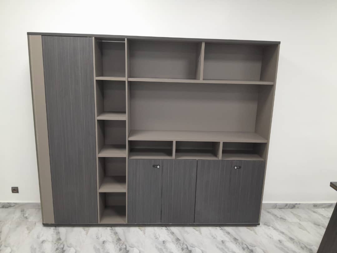 Meuble de Rangement de Bureau – Bibliothèque Grise avec Niches & Placards Meuble de Rangement de Bureau – Bibliothèque Grise avec Niches & Placards