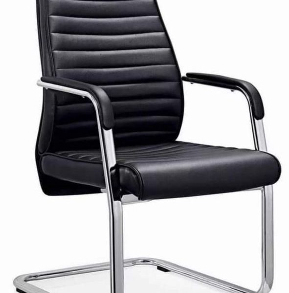 Chaise Visiteur Cuir Noir – Dossier Nervuré, Piètement Luge