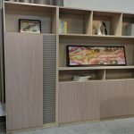 Meuble de Rangement de Bureau – Bibliothèque Beige avec Niches & Rideau