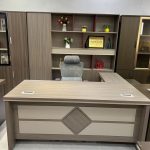 Bureau de Direction en L – Chêne Clair & Façade Crème à Losange