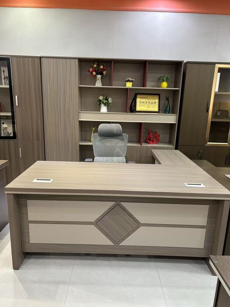 Bureau de Direction en L – Chêne Clair & Façade Crème à Losange