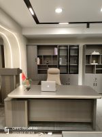 Bureau de Direction en L Gris Anthracite & Crème – Éclairage LED Intégré, vue 3