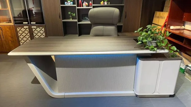 Bureau de Direction Bicolore – Liserés Dorés & Caisson Latéral Décoré