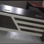 Bureau de direction wengé et blanc – Façade à bandes obliques