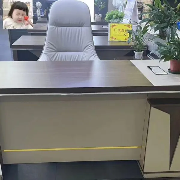 Bureau de direction 1,40 m gris et crème – Liseré doré avec caisson