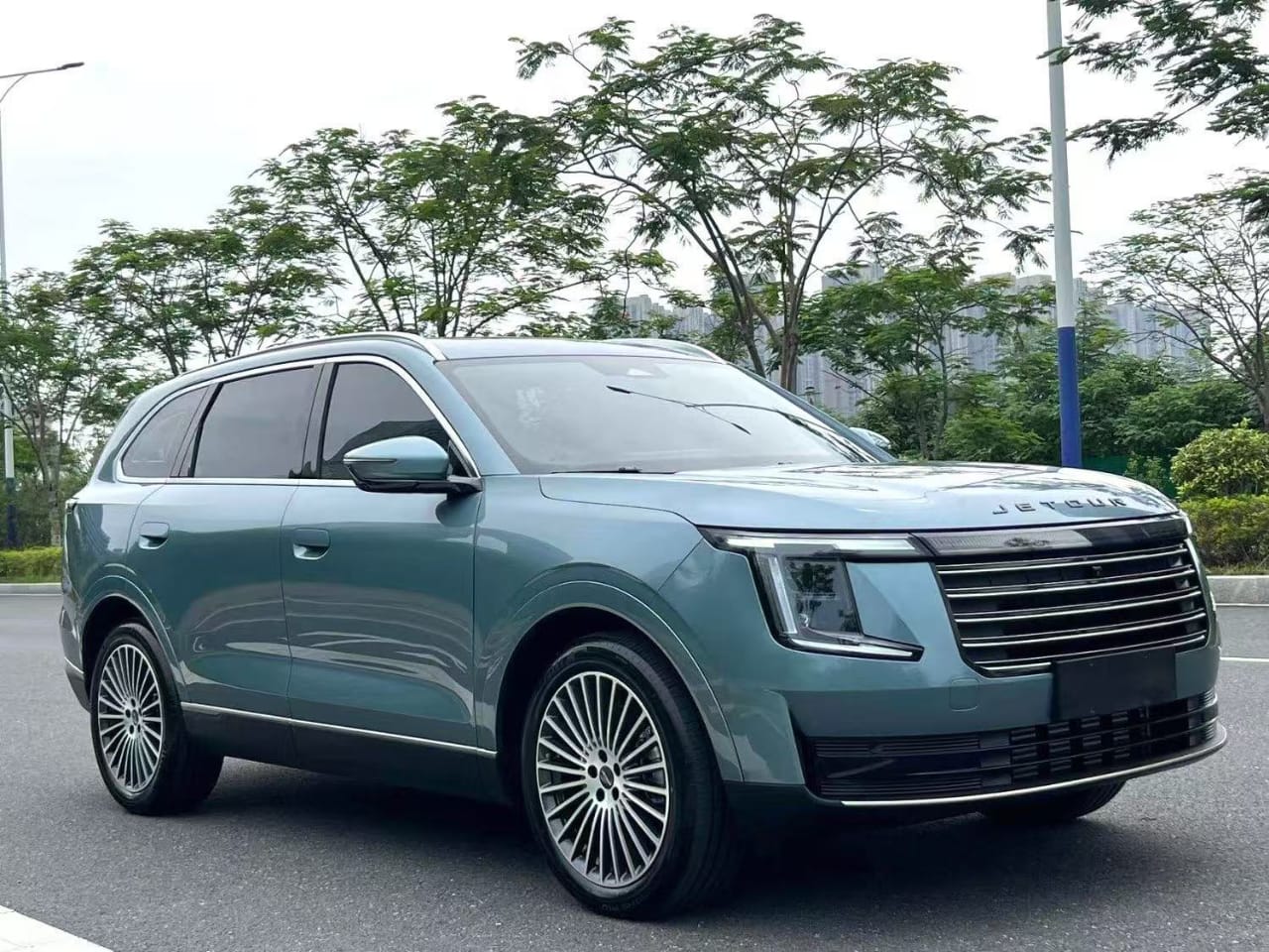 Jetour X70 L 2025 - 1 Jetour X70 L 2025 bleu - vue avant
