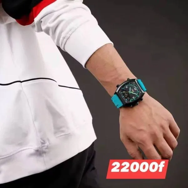Montre NAVIFORCE turquoise portée au poignet